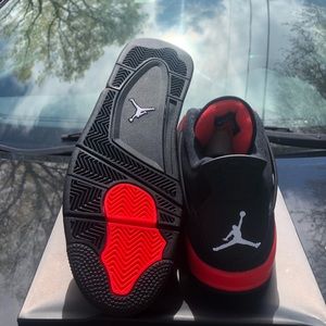 Jordan 4 red thunder